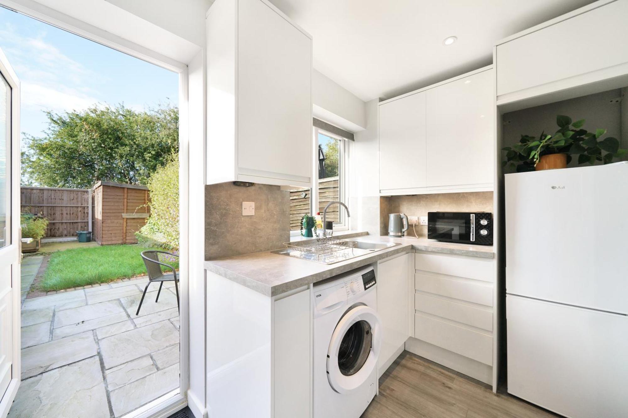 Cosy Corner In Aylesbury Near Stoke Mandeville Hospital & Town Centre With Private Parking Exteriör bild