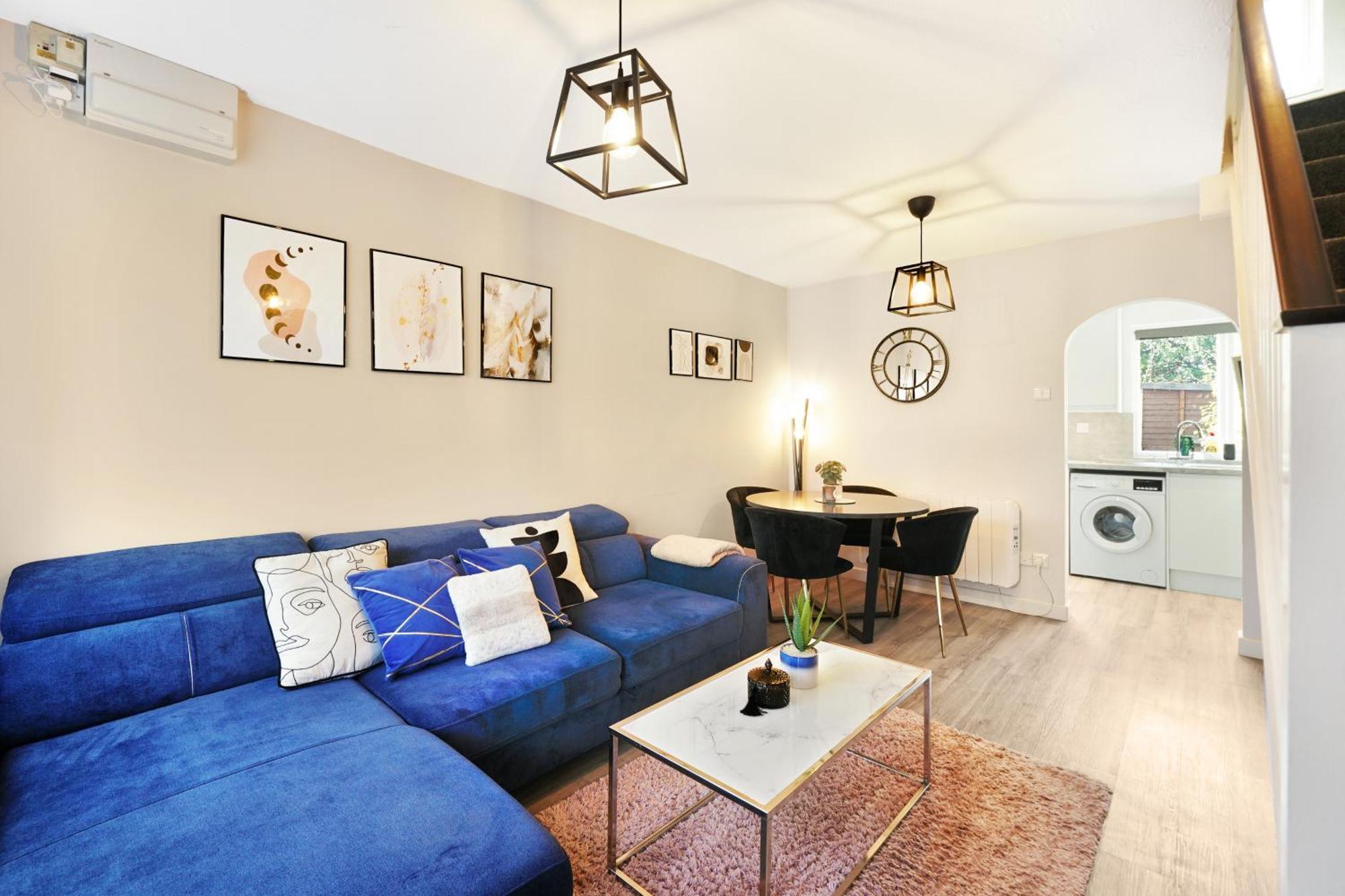 Cosy Corner In Aylesbury Near Stoke Mandeville Hospital & Town Centre With Private Parking Exteriör bild