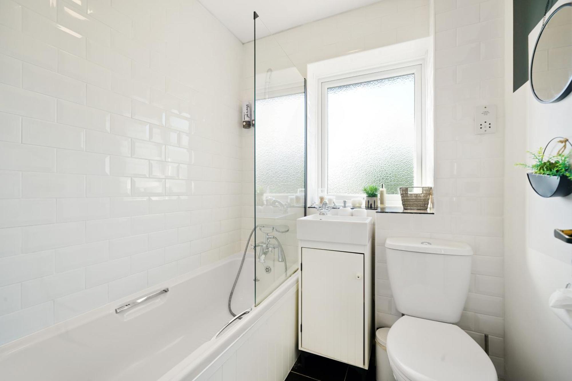 Cosy Corner In Aylesbury Near Stoke Mandeville Hospital & Town Centre With Private Parking Exteriör bild
