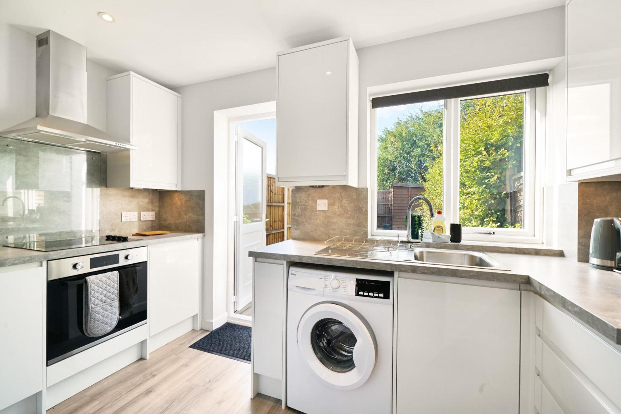 Cosy Corner In Aylesbury Near Stoke Mandeville Hospital & Town Centre With Private Parking Exteriör bild