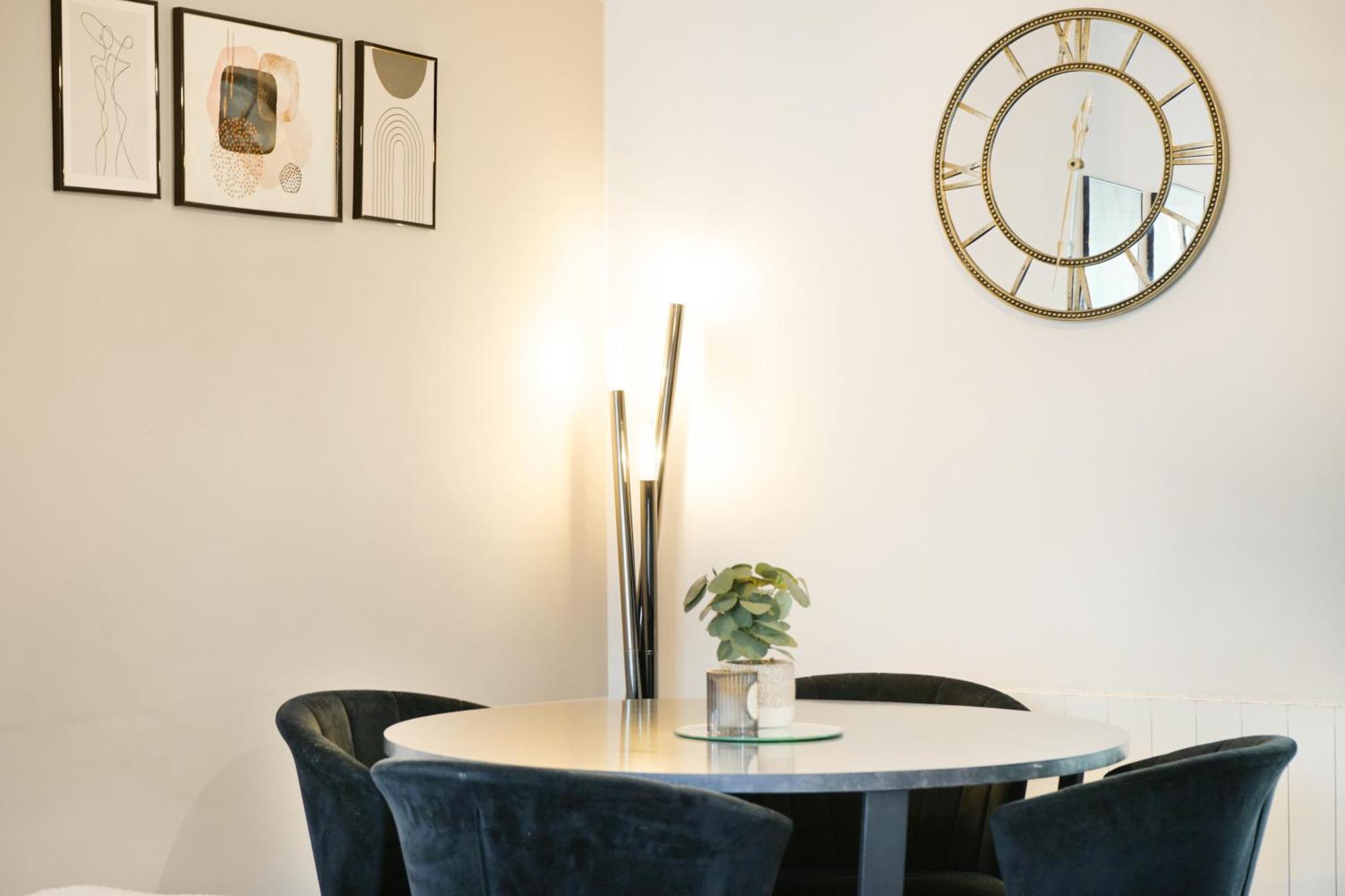 Cosy Corner In Aylesbury Near Stoke Mandeville Hospital & Town Centre With Private Parking Exteriör bild